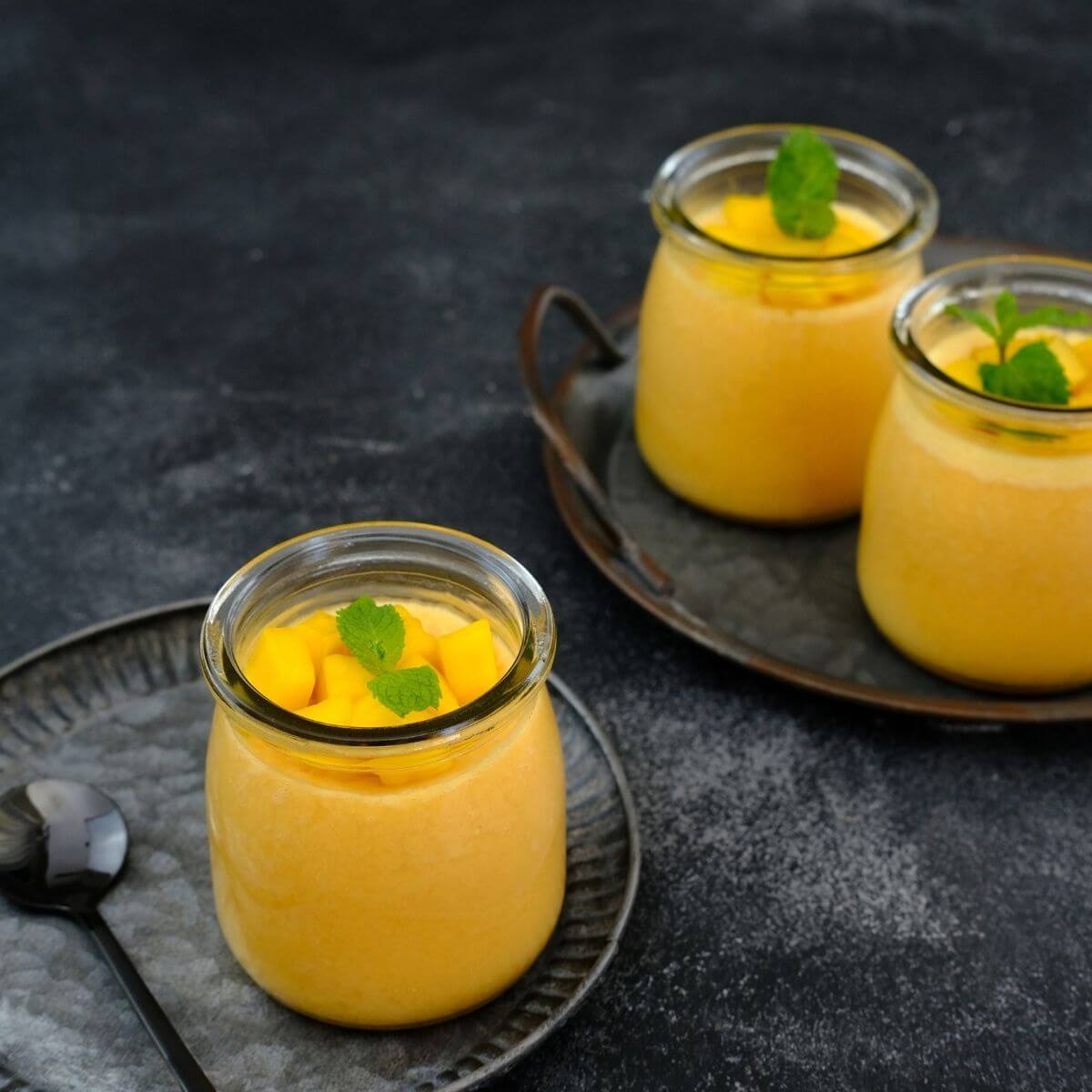 Pouding au caramel et à la mangue