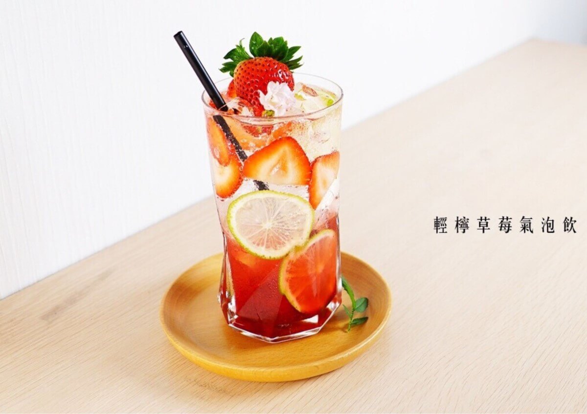 Lemon Strawberry Sparkling Drink