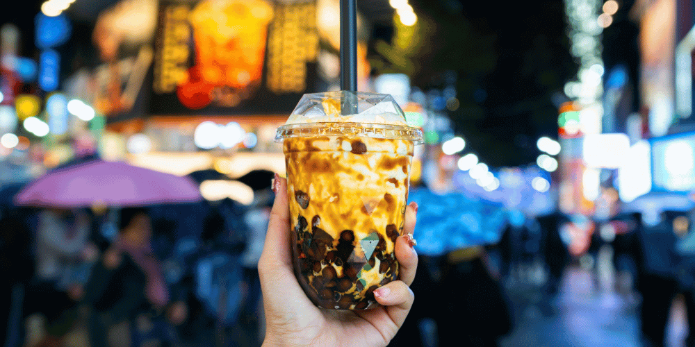 Herstellungsprozess von Bubble Tea mit schwarzem Zucker